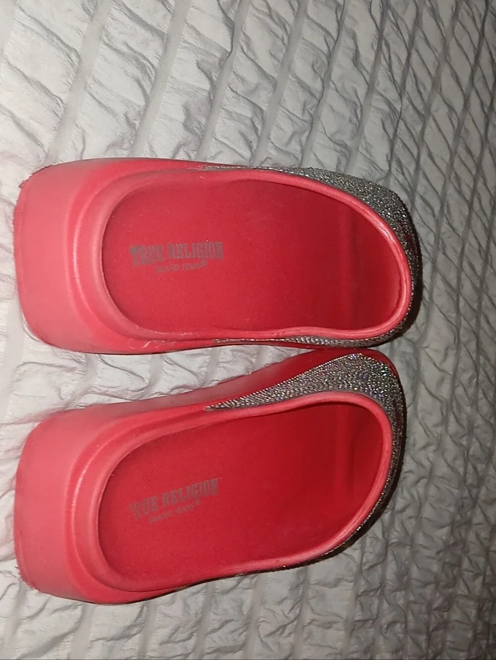 Womens Size 8 True Religion Rhinestone Slides (Red)